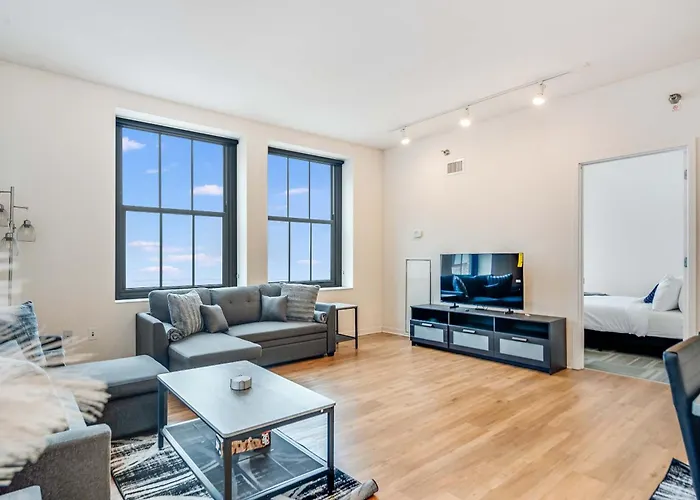 Downtown With Free In & Out Parking 1 Appartement *