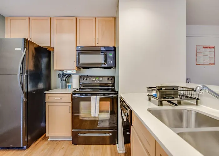 Appartement Downtown With Free In & Out Parking 1