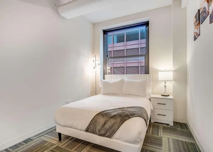 Appartement Downtown With Free In & Out Parking 1