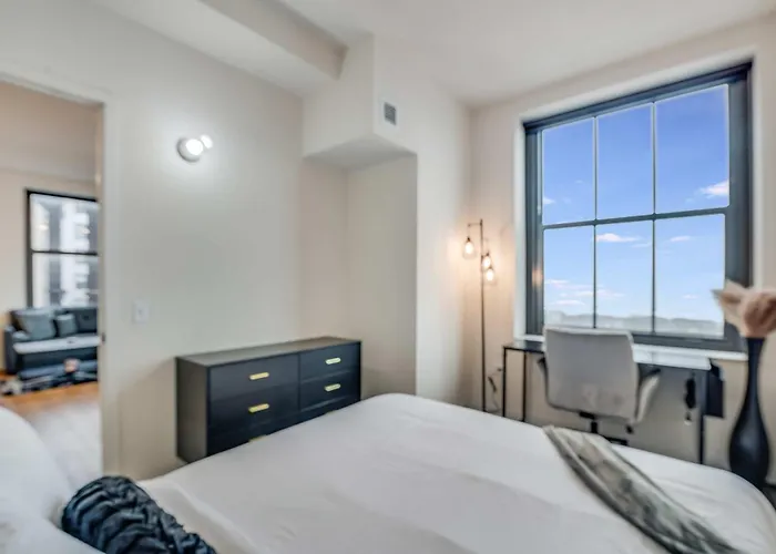 Appartement Downtown With Free In & Out Parking 1 *