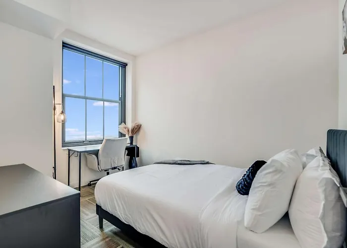 Downtown With Free In & Out Parking 1 Appartement *