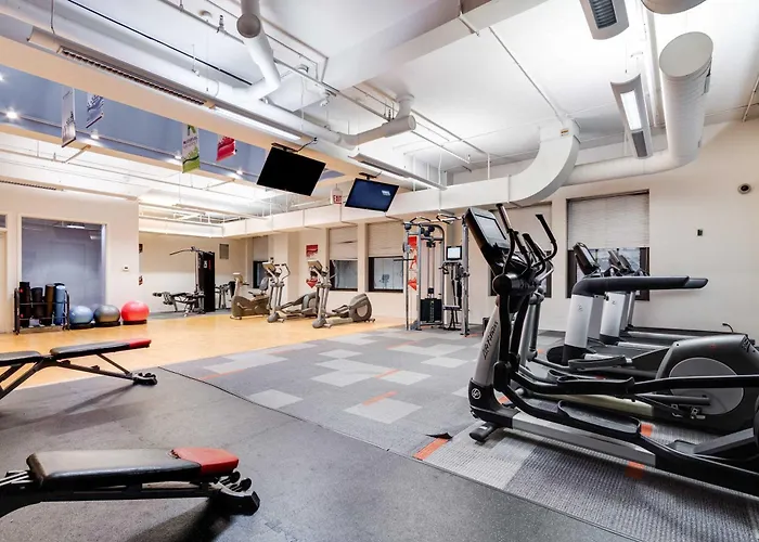 Appartement Downtown With Free In & Out Parking 1 *