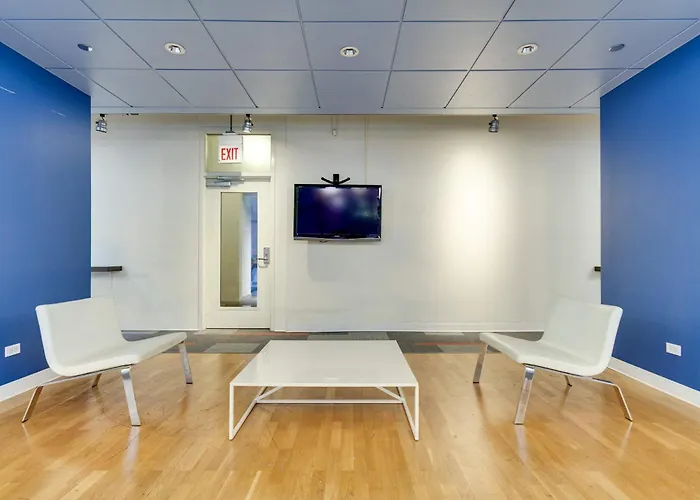 Downtown With Free In & Out Parking 1 Appartement *